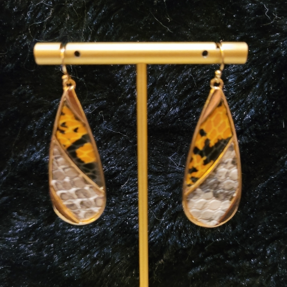 NWT Leather Python Print Gold Drop Earrings - Picture 5 of 13